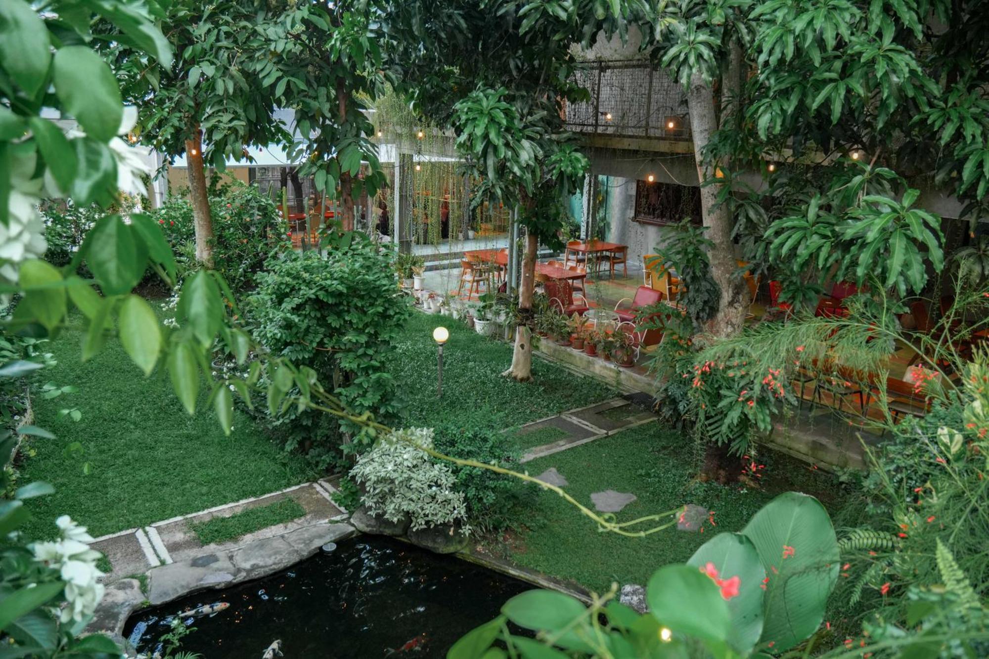 Djajanti House Bed & Breakfast Semarang Exterior photo