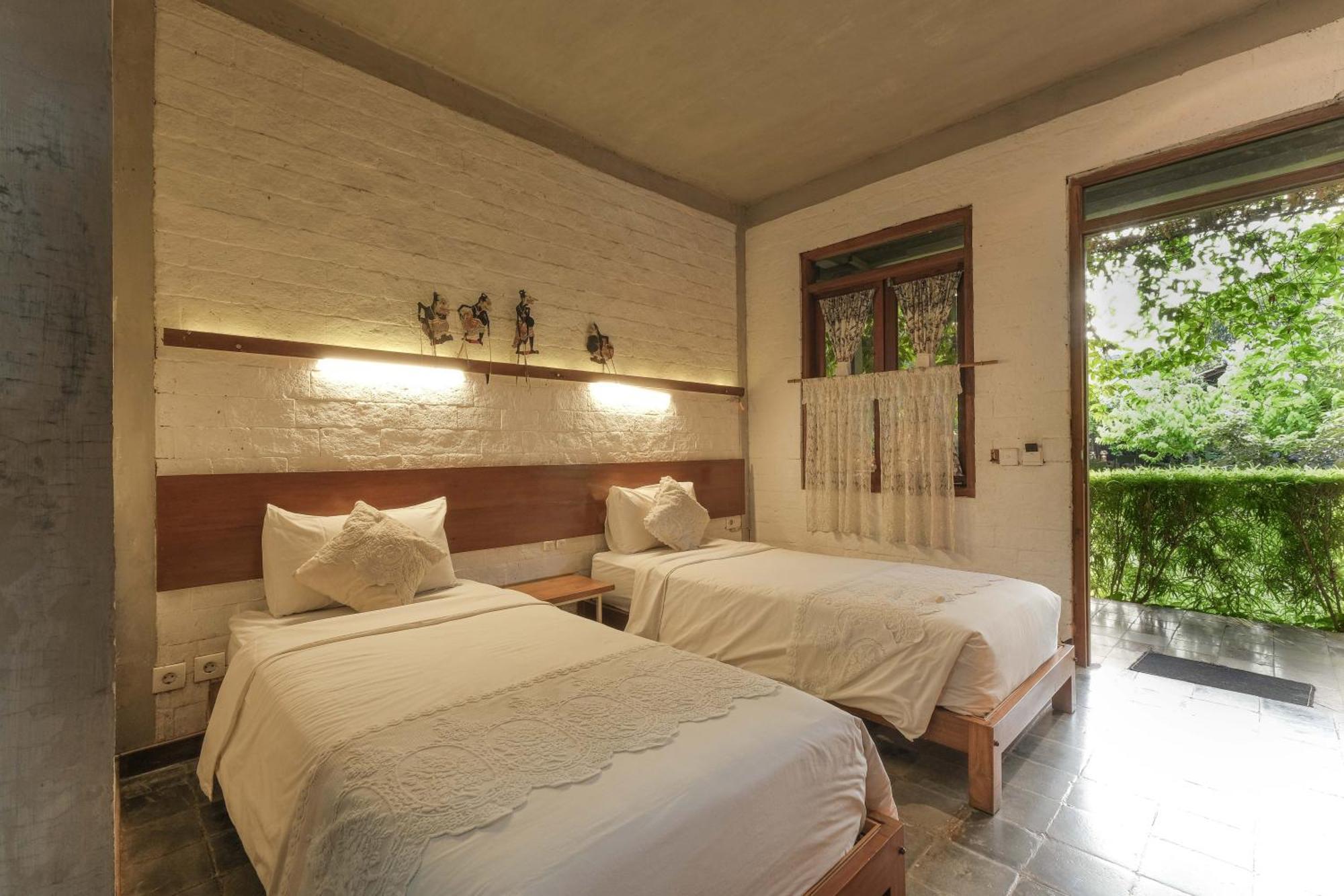 Djajanti House Bed & Breakfast Semarang Exterior photo