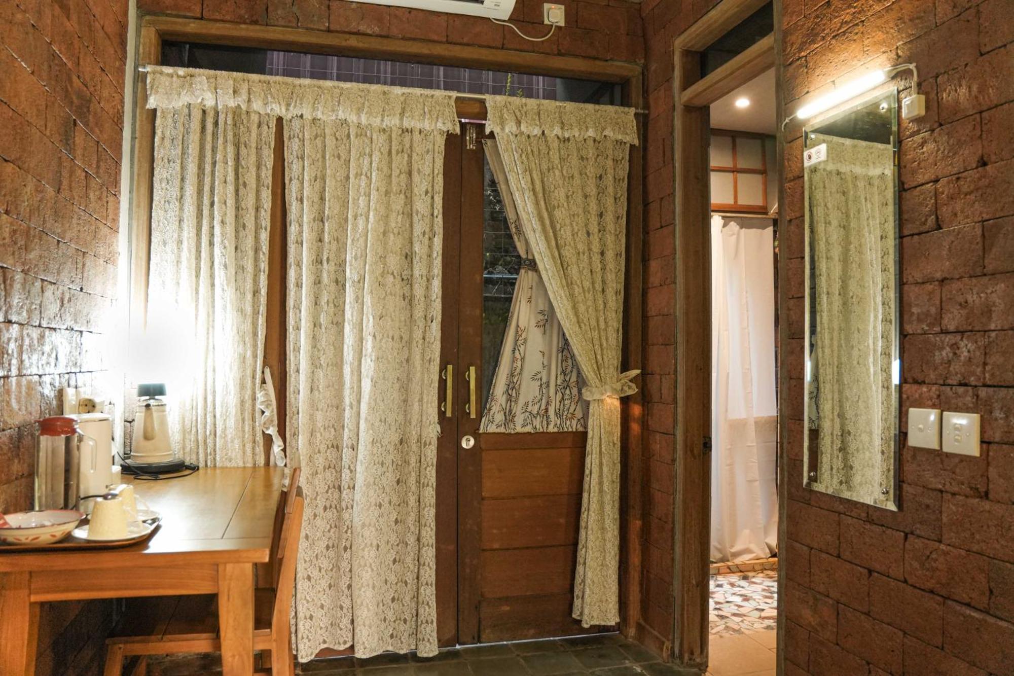 Djajanti House Bed & Breakfast Semarang Exterior photo